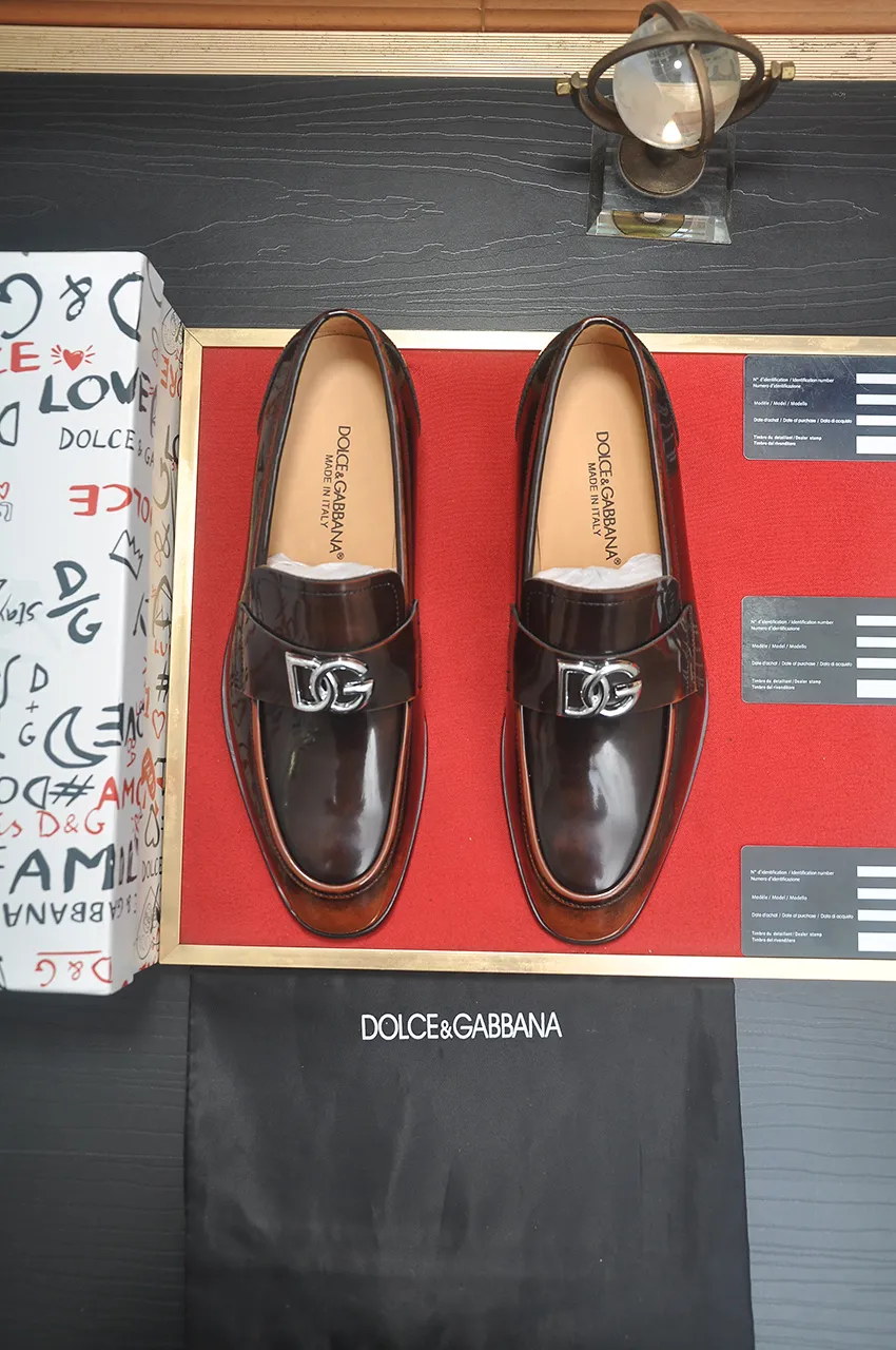 Men's men's shoes 💰500💶🌲 DG top 🔍🔍Men's new leather shoes 🚹 are on sale at the same time at the counter ⚠The uppers are imported cowhide from Italy, the entire imported cowhide lining, imported accessories 💪💪, completely 1⃣️ vs 1⃣️ replica 🇮 🇹💪💪, ⚠Sole: The original sole is specially provided by the original factory, the exclusive movable molded sole is super comfortable, ⚠The original factory follows the order, 🔍🔍high quality, you can enter and exit the counter at will, welcome to compare ⚠Size: 38-44 (45 customized)